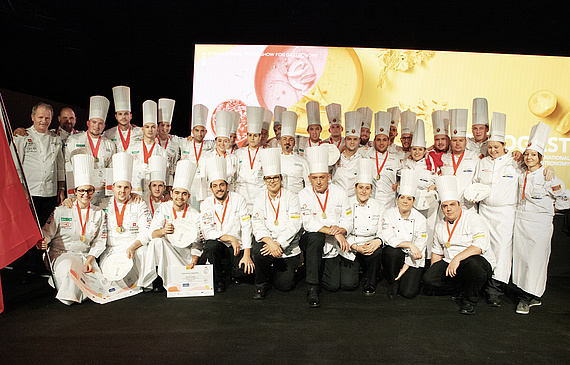 Si les deux Equipes nationales suisses des cuisiniers formaient bien entendu le plus gros contingent de la délégation helvétique, cette dernière comprenait aussi les membres de l’équipe de l’Hôpital cantonal de Lucerne et du Cercle des Chefs de cuisine de Lucerne. (Lukas Bidinger)