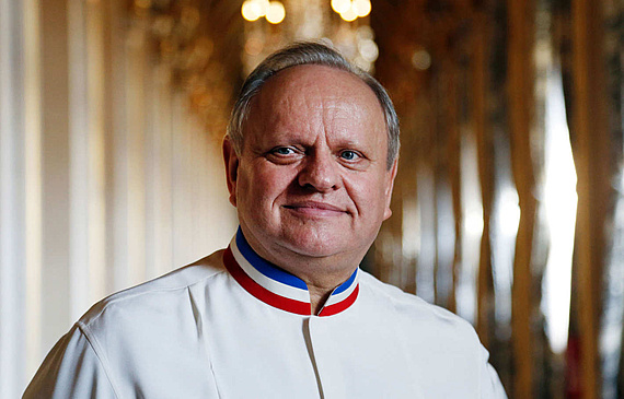 Joël Robuchon perpétuait la tradition valorisant le produit, sans le travestir, dixit Frédy Girardet, l’un des derniers à avoir vu le chef français. (DR)