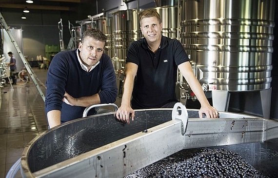 Christian und Julien Dutruy ging ein Wunsch in Erfüllung. Die Winzer aus Founex holten den Titel «Weingut des Jahres» zum ersten Mal in den Kanton Waadt. (Bilder ZVG)