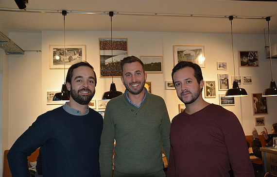 Quereinsteiger im Kaffeehandel: Gilles Brunner (l.) studierte internationale Beziehungen, Raphael Studer (m.) ist Doktor in Ökonomie und Christian Burri (r.) studierte Informatik und Physik. (ZVG)