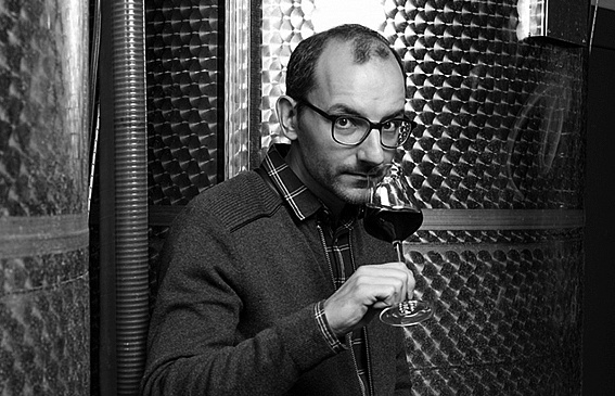 Passionné de vins, Mathieu Bosser travaille avec un œnologue et un vigneron de la région de Châteauneuf-du-Pape. (DR)