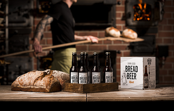 Konsumenten wünschen frisches Brot und volle Regale bis Ladenschluss. Gleichzeitig werden nicht alle Brote verkauft und schliesslich entsorgt. Im Bread Beer finden sie eine sinnvolle und vor allem genussvolle Verwendung. (Bild ZVG)