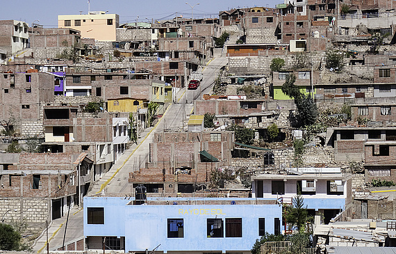 La vente de produits de boulangerie permet d’offrir une éducation aux enfants du quartier défavorisé d’Alto Cayma, à Arequipa, ville coloniale située au sud du Pérou. photos sandra hildebrandt